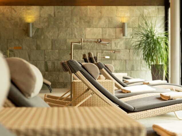 Ruhebereich im Park Igls